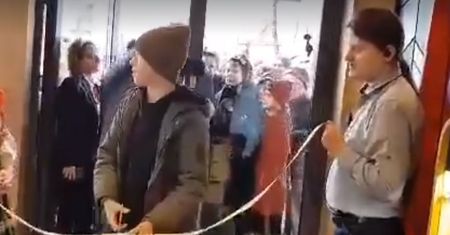 Tłumy na otwarciu McDonald's. Pierwszy klient z darmowym zamówieniem