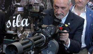 Sprawa krówek wraca. MON zamawia tonę i tłumaczy: PO kupiło 16 ton