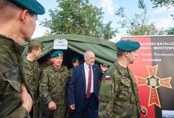 Antoni Macierewicz przyjechał pomóc. Po chwili sam potrzebował pomocy