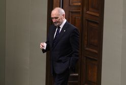 Macierewicz był bardzo hojny. Wiemy, ile wydał na nagrody