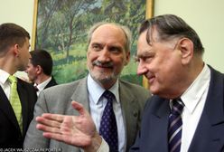 Macierewicz sfinansuje budowę grobu Olszewskiego. "Będzie godny pomnik"