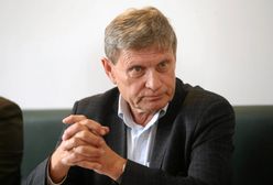 "Czy to już PiS-LOT?". Balcerowicz pokazał gazety dla pasażerów