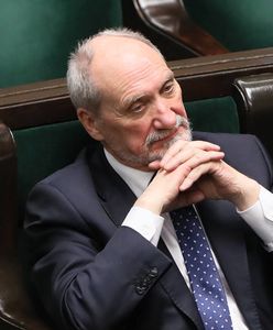 Stopnie generalskie zostaną przy Jaruzelskim i Kiszczaku? Projekt Macierewicza "poszedł za daleko"