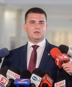 On wrócił! Bartłomiej Misiewicz po dłuższym okresie ciszy, znów dał o sobie znać. "Dezinformacje orze jak może"