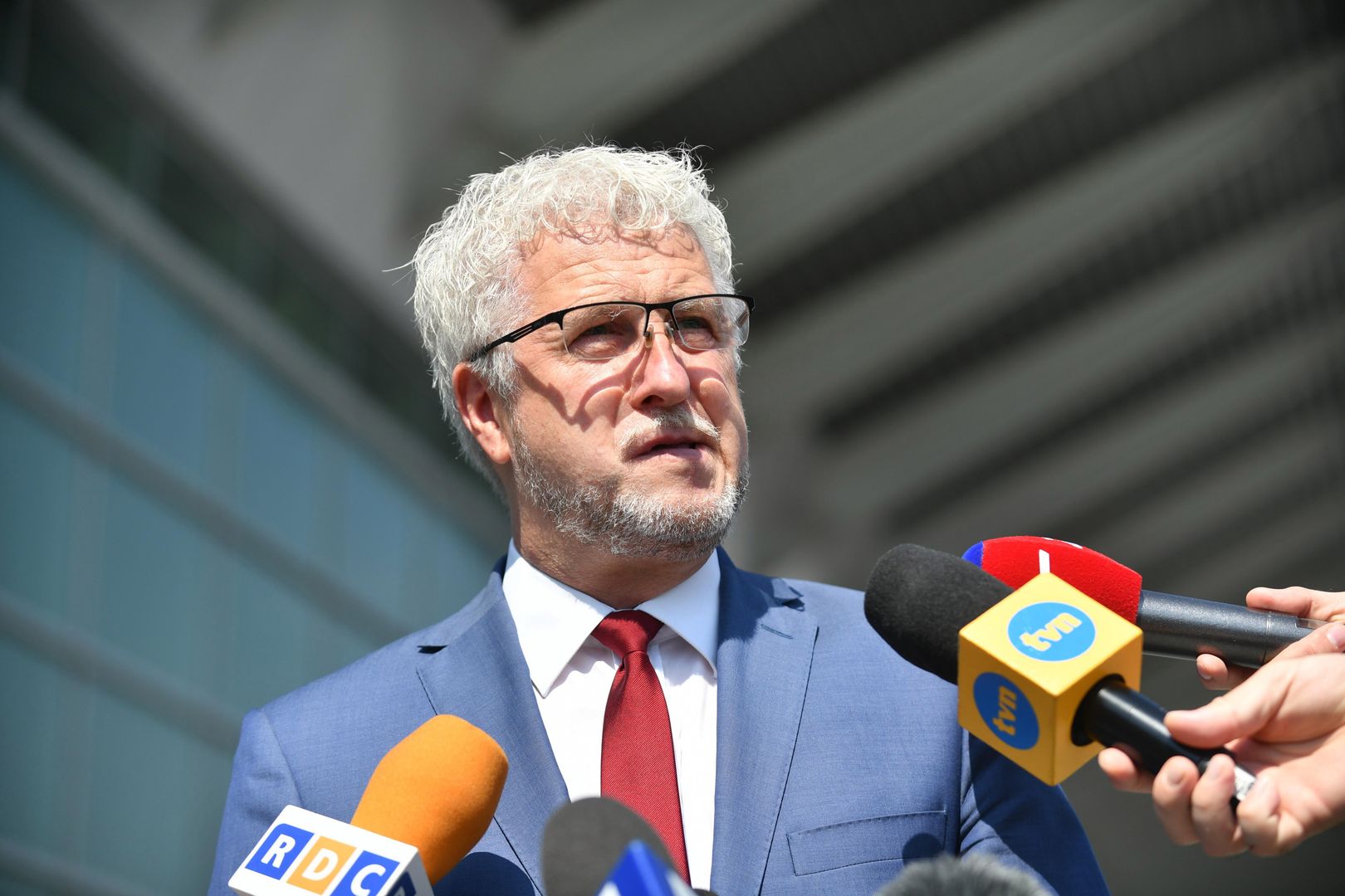 Posiłki dla protestujących w Sejmie. Jacek Wojciechowicz oferuje pomoc 