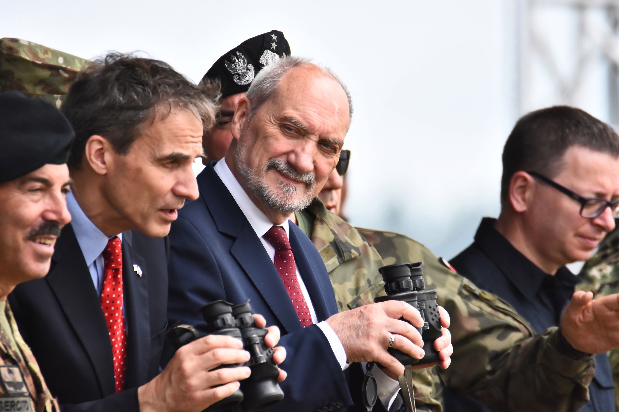 Macierewicz obiecywał zbyt wiele? 