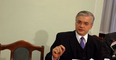 Cimoszewicz przedstawi komisji odpowiednie ekspertyzy