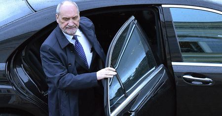 Macierewicz 10 kwietnia jak rajdowiec. 8 miejsc w 6 godzin