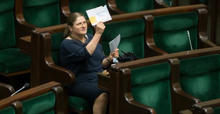 Krystyna Pawłowicz interweniuje ws. alkoholizmu szefa KE. Napisała mu list po angielsku