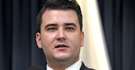 Pierścionek zaręczynowy, spinki, pistolet. MON ma zwrócić zarekwirowane przedmioty lub oddać pieniądze
