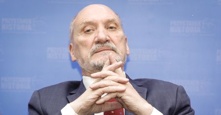 Macierewicz kontratakuje. "To opozycja ma się czego wstydzić"