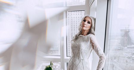 Helena Norowicz pozuje w sukni ślubnej. Została ambasadorką Laurelle