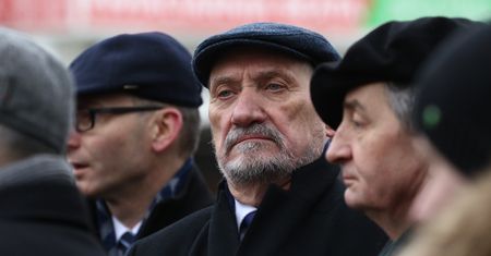 "To była trudna decyzja". Ważny polityk PiS odsłania kulisy odwołania Macierewicza