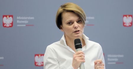 Sejm przyjął ustawę "dyscyplinującą sędziów". Jedna posłanka się "wyłamała"