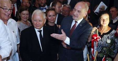 Macierewicz wraca do łask prezesa PiS. Dymisja Błaszczaka już wkrótce