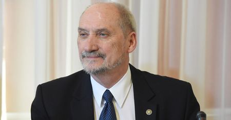 "Liczyłem się z tym, że ktoś mnie zastrzeli". Piątek opowiada, co działo się tuż po publikacji książki o Macierewiczu