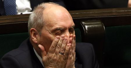 Macierewicz został sam. Najmocniejszy dowód zobaczyliśmy w TVP