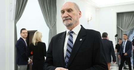 Antoni Macierewicz uderza w ojca premiera Morawieckiego. Zapisał go do rosyjskiego lobby