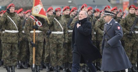 MON wycofuje się z decyzji Macierewicza. Koniec "apeli smoleńskich"?