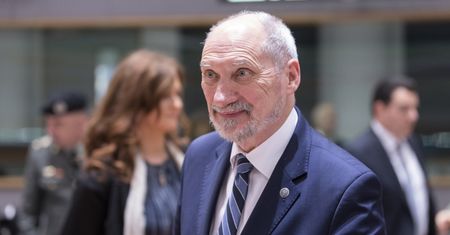 Tweetup z Antonim Macierewiczem. Jak minister radzi sobie z pytaniami od internautów?