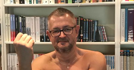 Starsi panowie pokazują wdzięki topless, czyli nowa odsłona kryzysu wieku średniego