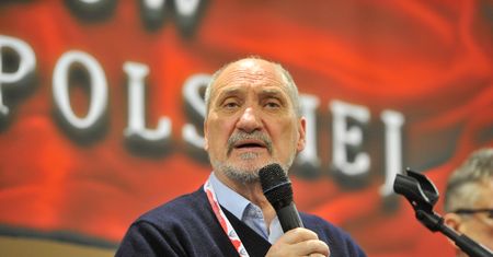 MON odpowiada ws. podkomisji smoleńskiej. "Potwierdza słowa Antoniego Macierewicza"