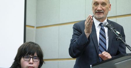 Koalicja Obywatelska pyta o relacje między Antonim Macierewiczem a Edmundem Jannigerem