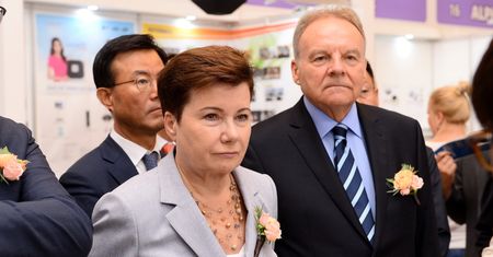 Gronkiewicz-Waltz twardo mówi "nie". Politycy PO są innego zdania