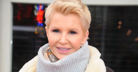 Joanna Racewicz w skórzanych kozakach na jesień. "Nawet na sianie wyglądasz jak milion dolarów!"
