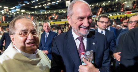 O. Tadeusz Rydzyk chce powrotu Antoniego Macierewicza do MON. Ma plan