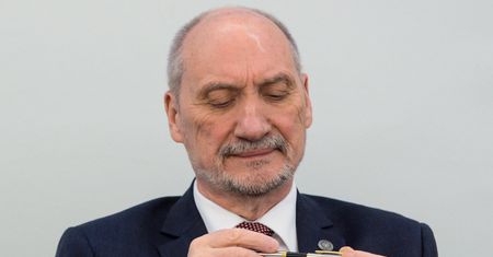 Tajemnica śmierci ojca Macierewicza. Miał być wrogiem władz, które... opublikowały jego książkę
