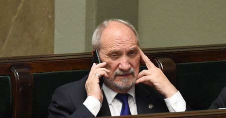 Macierewicz zarzuca Rosji kłamstwa. "W Polsce nie stacjonuje dywizja wojsk USA"