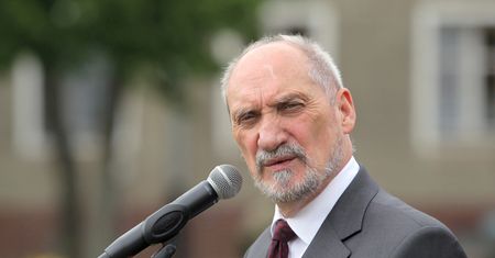 Macierewicz oskarża Tuska i Kopacz: dostali informację o sekcji zwłok i ją utajnili