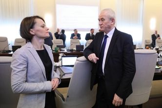Ustawa o OZE i znikająca poprawka. Interwencja Emilewicz i Morawieckiego