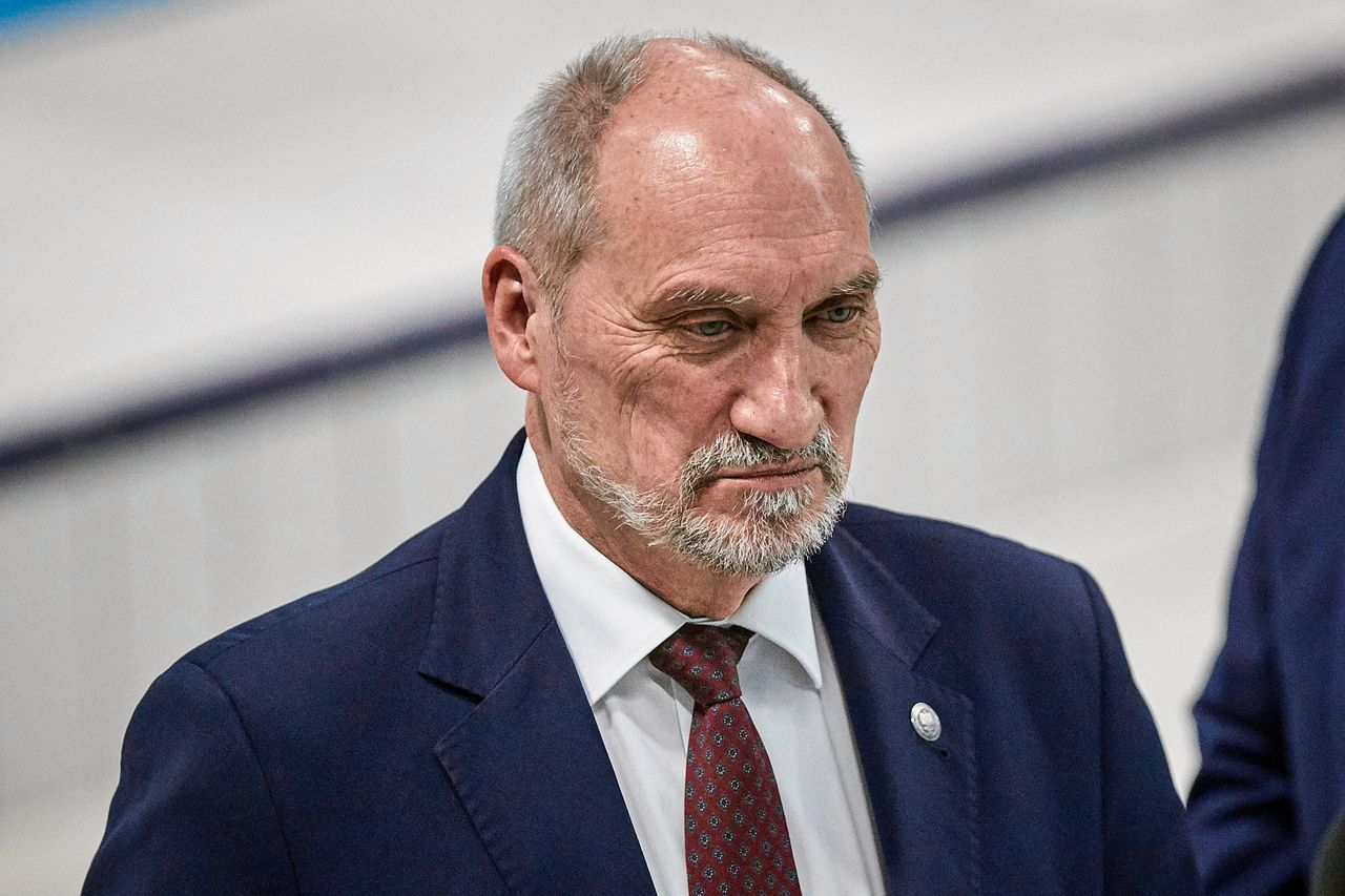 Antoni Macierewicz zostanie zdymisjonowany? Prezydent nalega