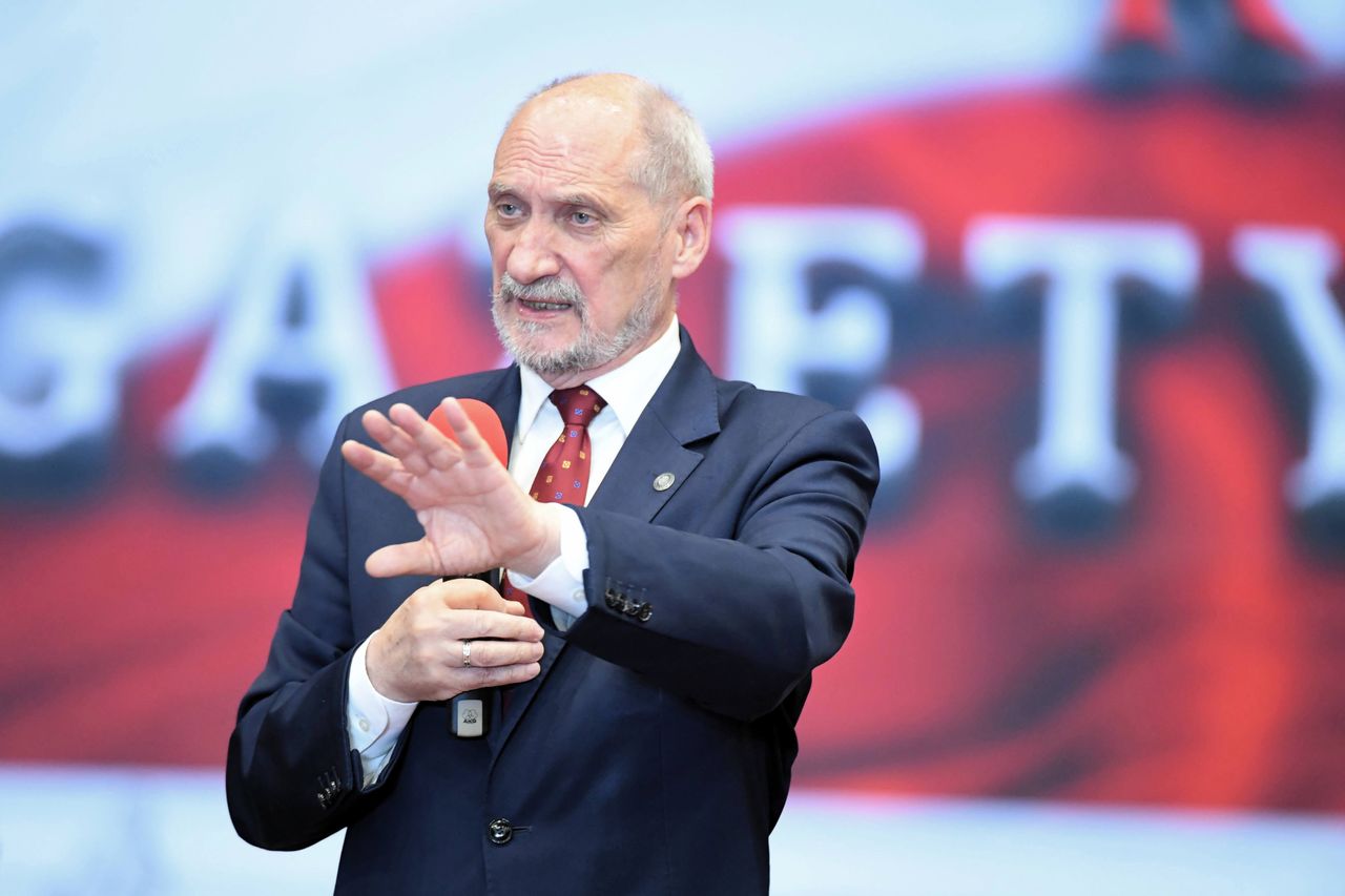 Antoni Macierewicz mówi o skandalu podczas wizyty premiera w PE. "Zupełnie niezwykła nawała"