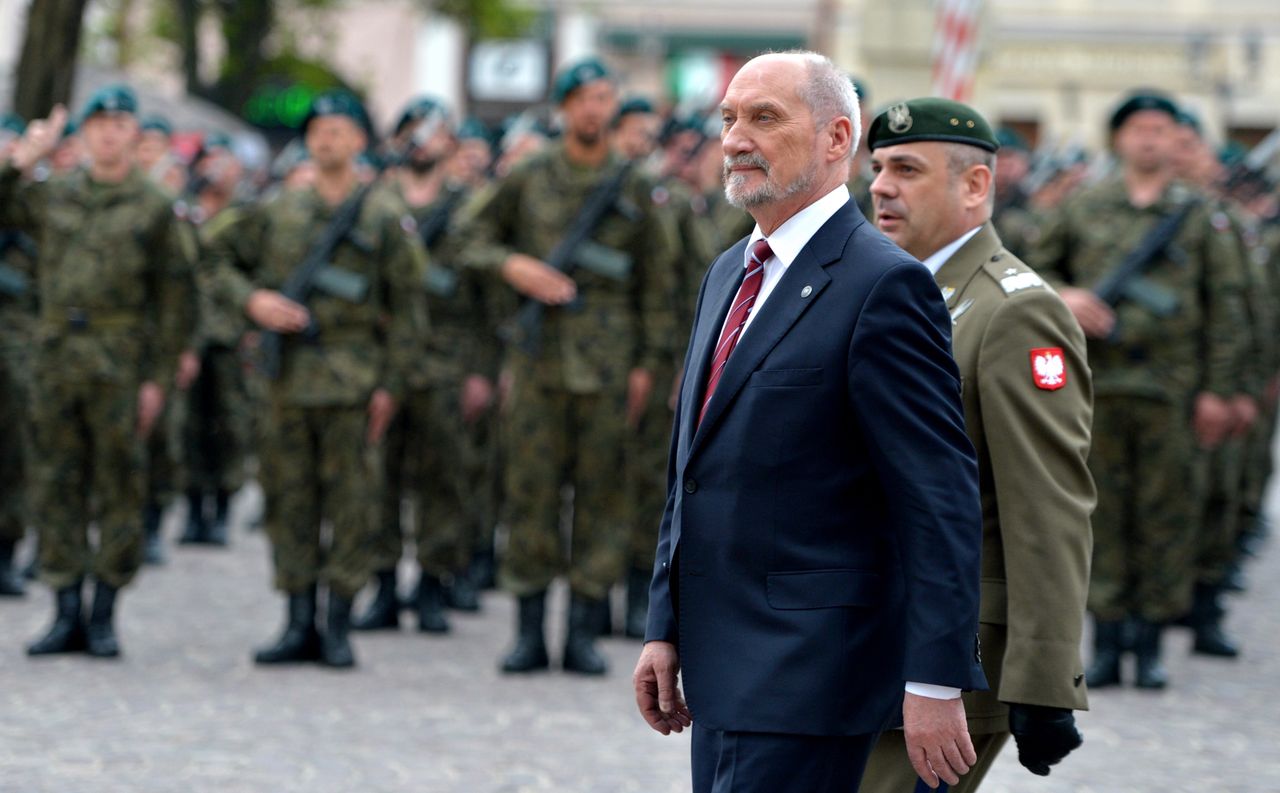 Macierewicz zdecydowanie broni WOT. "Nazywanie ich 'mięsem armatnim' jest haniebne i niegodne"