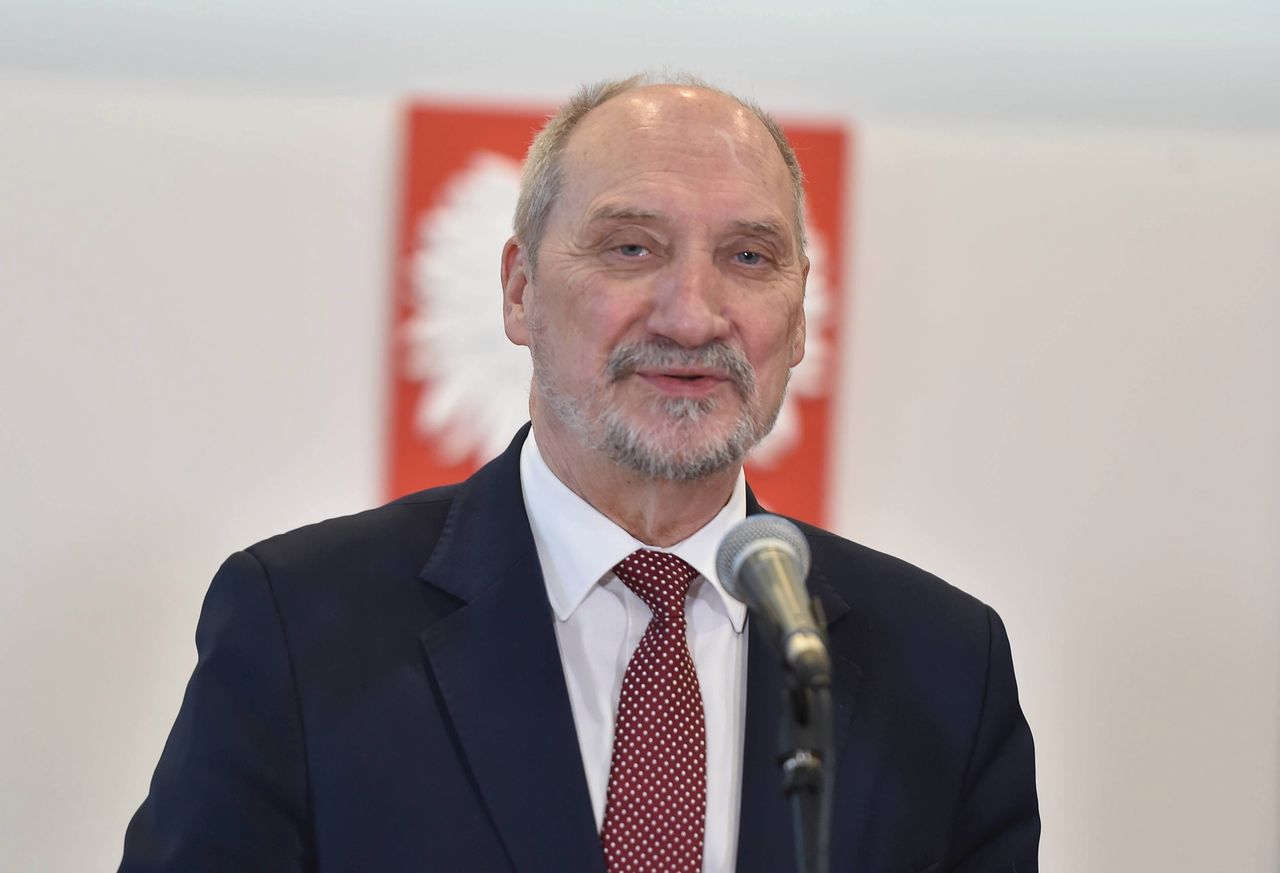 Antoni Macierewicz nie chce rozmawiać o dymisji. "Będę wspierał ministra Błaszczaka"