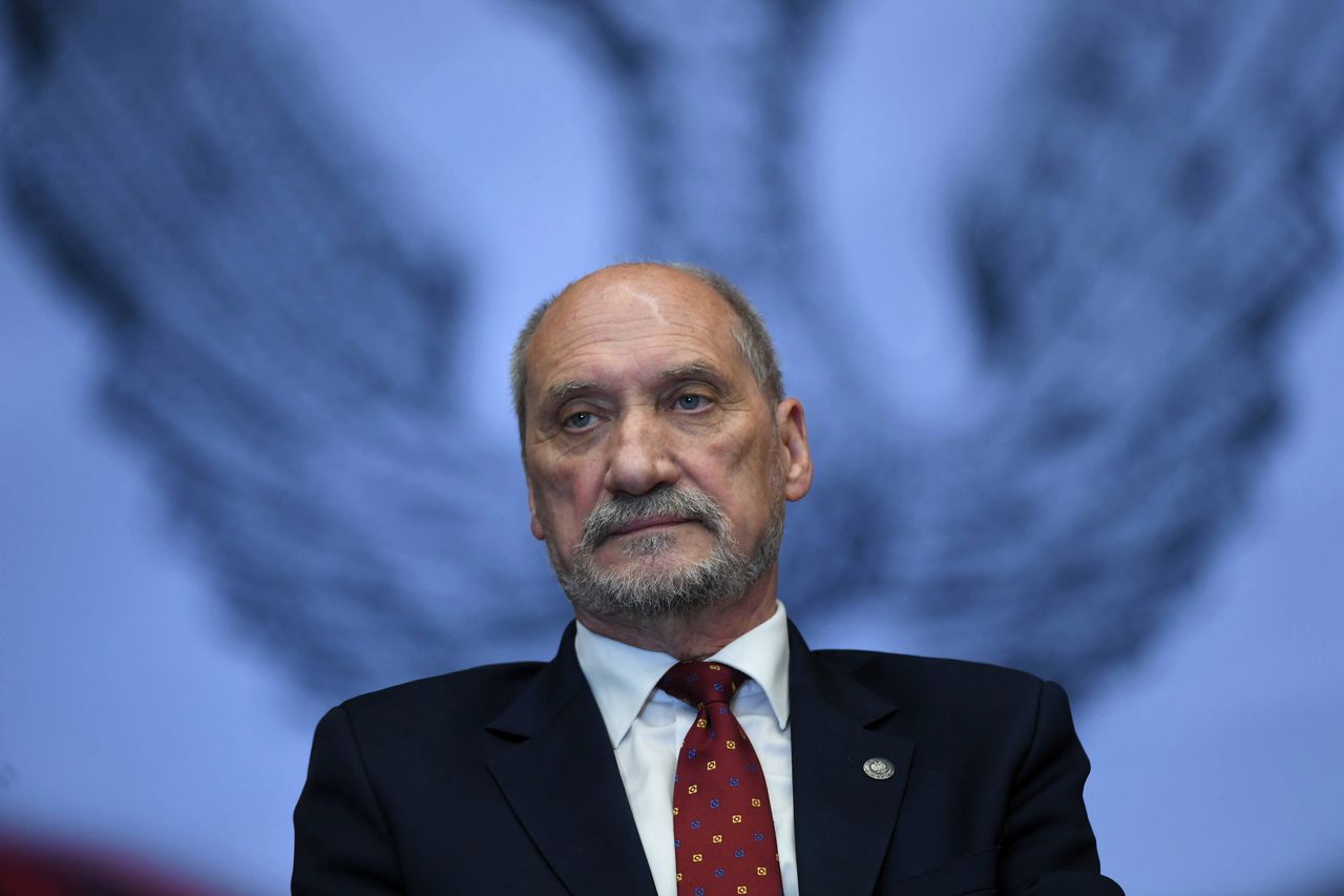 "Macierewicz patologicznym kłamcą". Posłom nic nie grozi za takie słowa