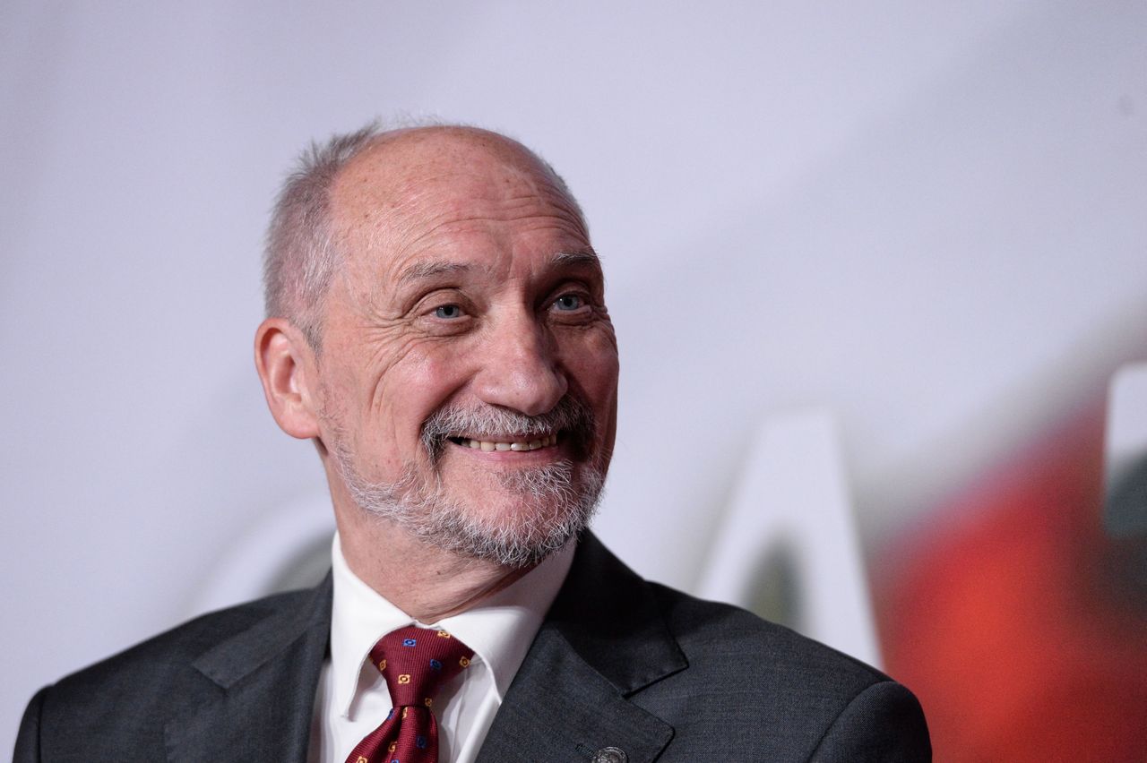 Polacy w naszym badaniu: Antoni Macierewicz bardziej szkodzi Polsce niż pomaga