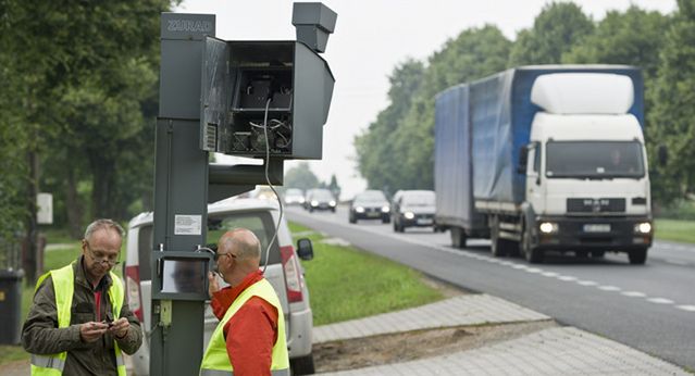 Fotoradary sfotografują przód i tył auta