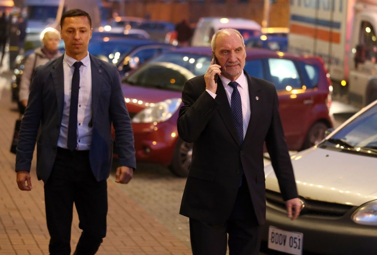 Antoni Macierewicz przyjechał do prokuratury. Dziś zostanie przesłuchany