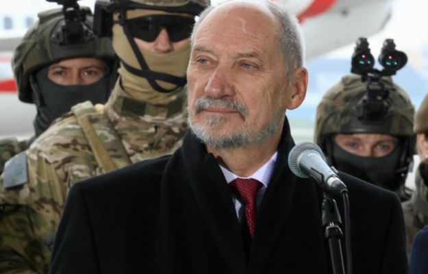 Macierewicz chwali się "wyjaśnieniem tragedii smoleńskiej". Nawet Kaczyński o tym nie wie?