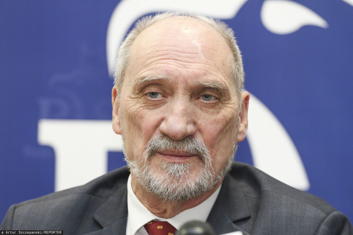 Koronawirus. Antoni Macierewicz broni Kościoła i uderza w Unię Europejska