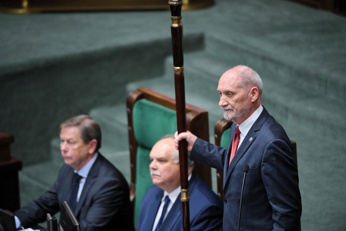 Pierwsze posiedzenie Sejmu. Antoni Macierewicz otworzył obrady