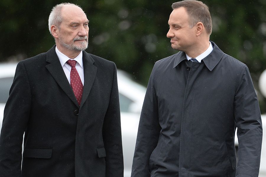 Macierewicz: musimy zastanowić się nad niezbędnymi warunkami, by nic nie zagrażało Polsce i Europie