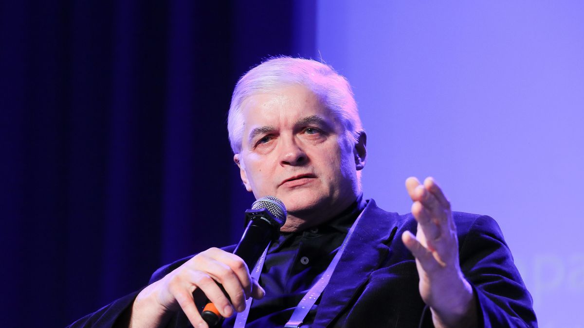 Odpowiedzialny polityk powinien podać się do nieodwołalnej dymisji i zniknąć z życia publicznego - mówi Włodzimierz Cimoszewicz o Theresie May