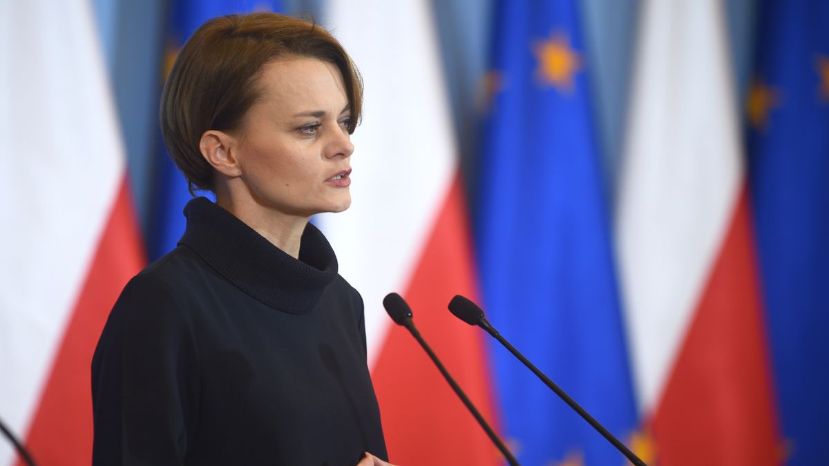 Jadwiga Emilewicz uważa, że przyszłość Ostrołęki C "staje pod poważnym znakiem zapytania".