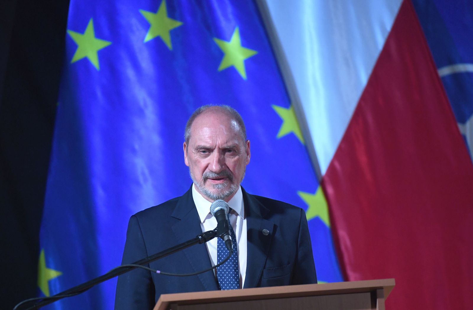 Macierewicz: atak na konsulat w Łucku wydaje się być prowokacją