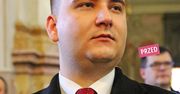 Bartłomiej Misiewicz pokazał się na salonach po spektakularnej metamorfozie. Wygląda tak, że wow
